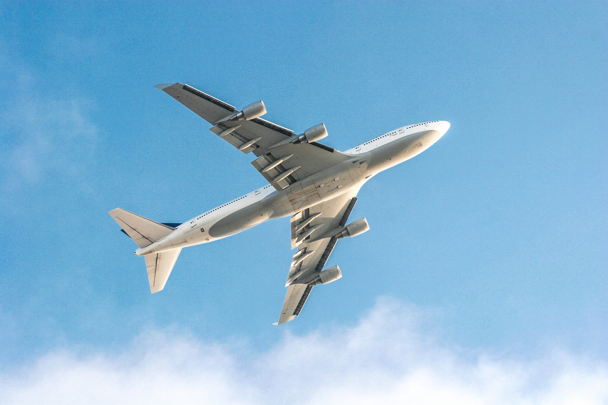 Plane flying in the sky - Applied CAx aerospace Teamcenter PLM